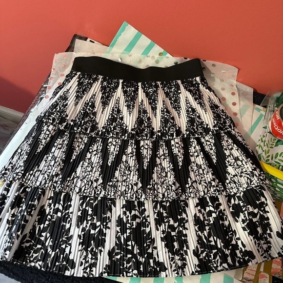White House Black Market Dresses & Skirts - White House black market skirt